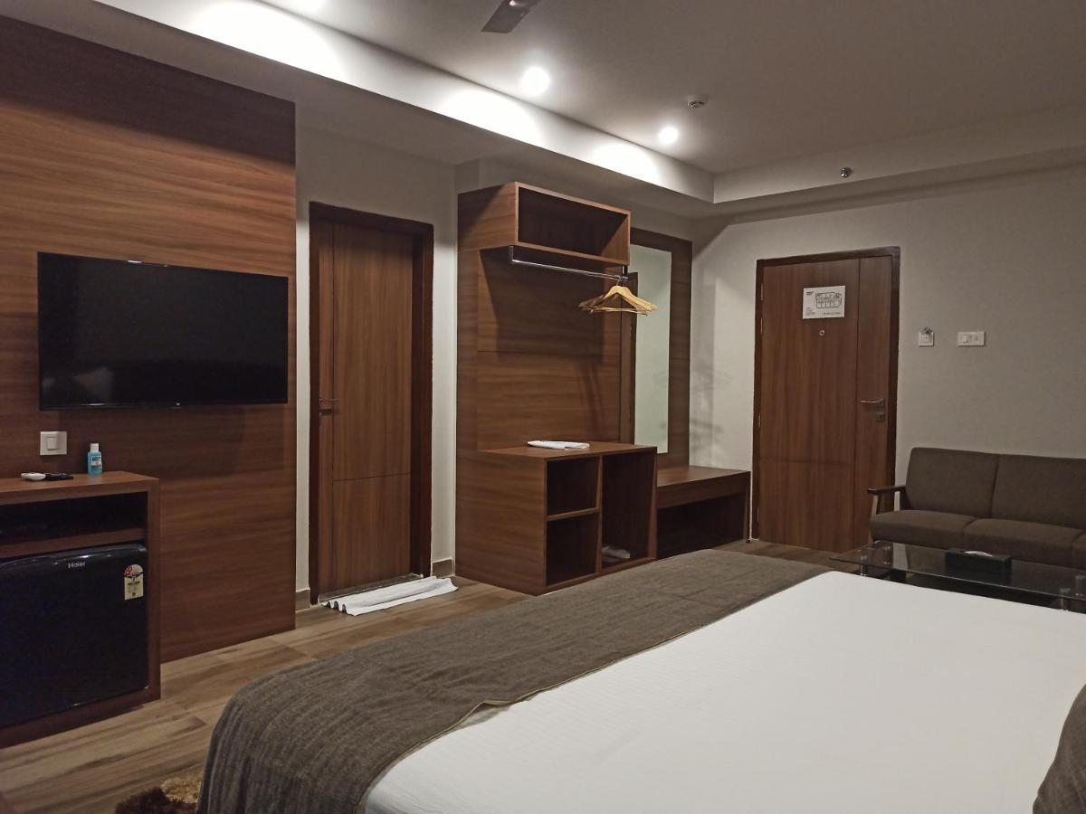 Hotel Tree Fern Дібругарх Екстер'єр фото